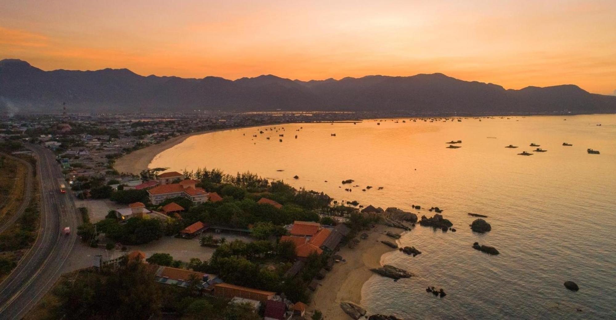 Hon Co Resort - Ca Na Thôn Lạc Nghiệp Kültér fotó