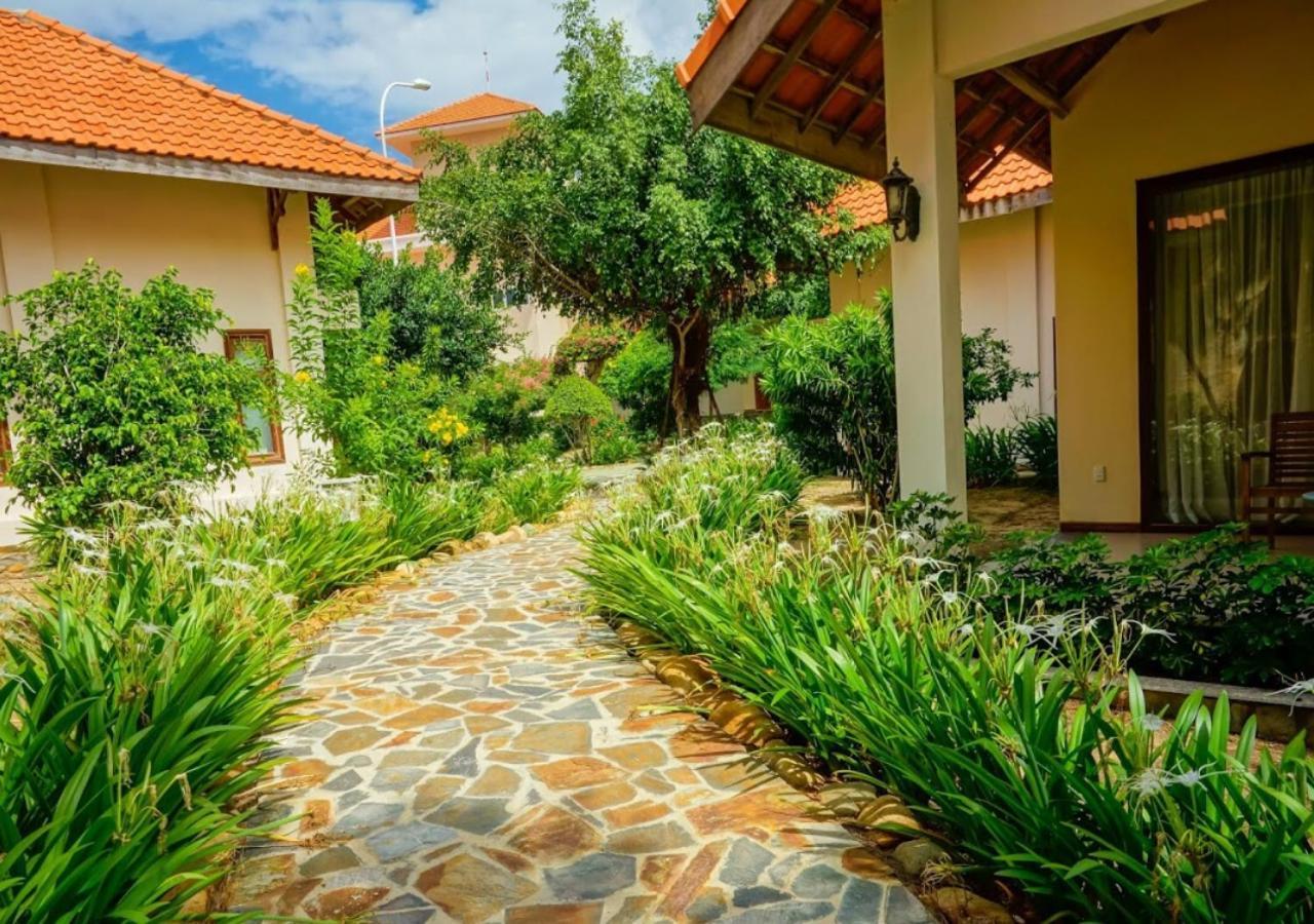 Hon Co Resort - Ca Na Thôn Lạc Nghiệp Kültér fotó